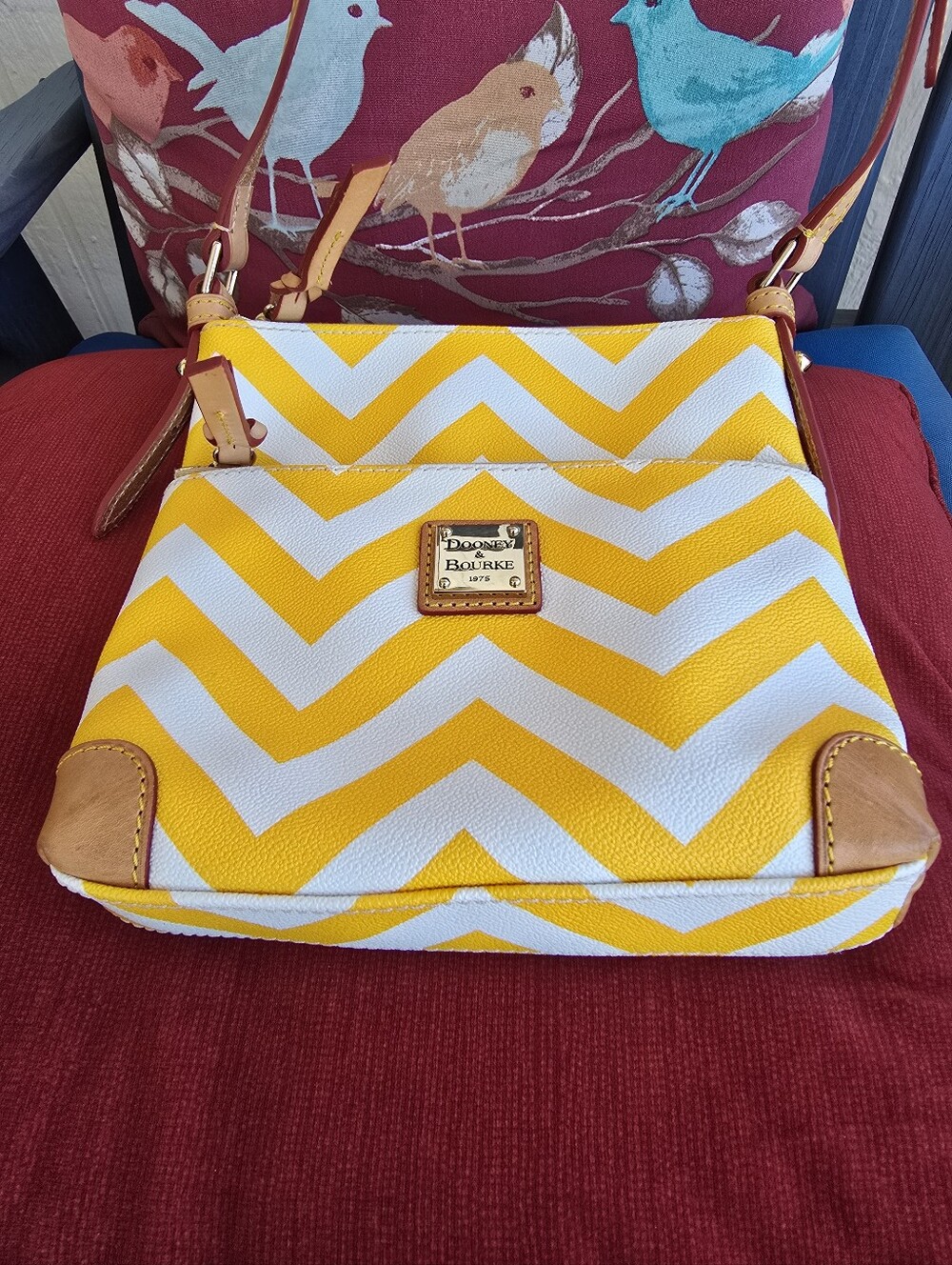 Dooney & Bourke EUC Yellow & White  Chevron Crossbody Bag with Tan Leather Trim